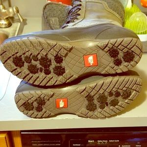 Women’s size 9 Northface boots